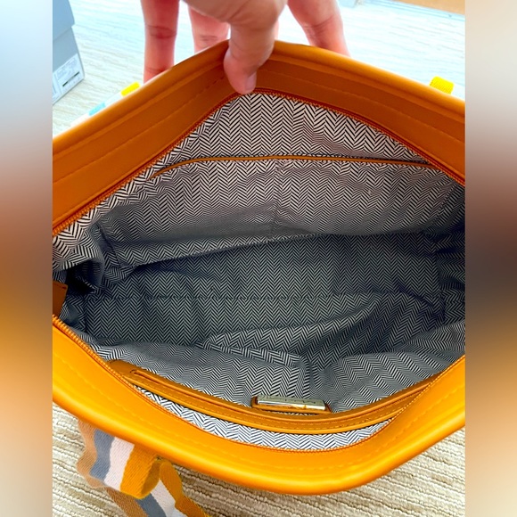 NWT Moda Luxe Tote - Picture 9 of 10